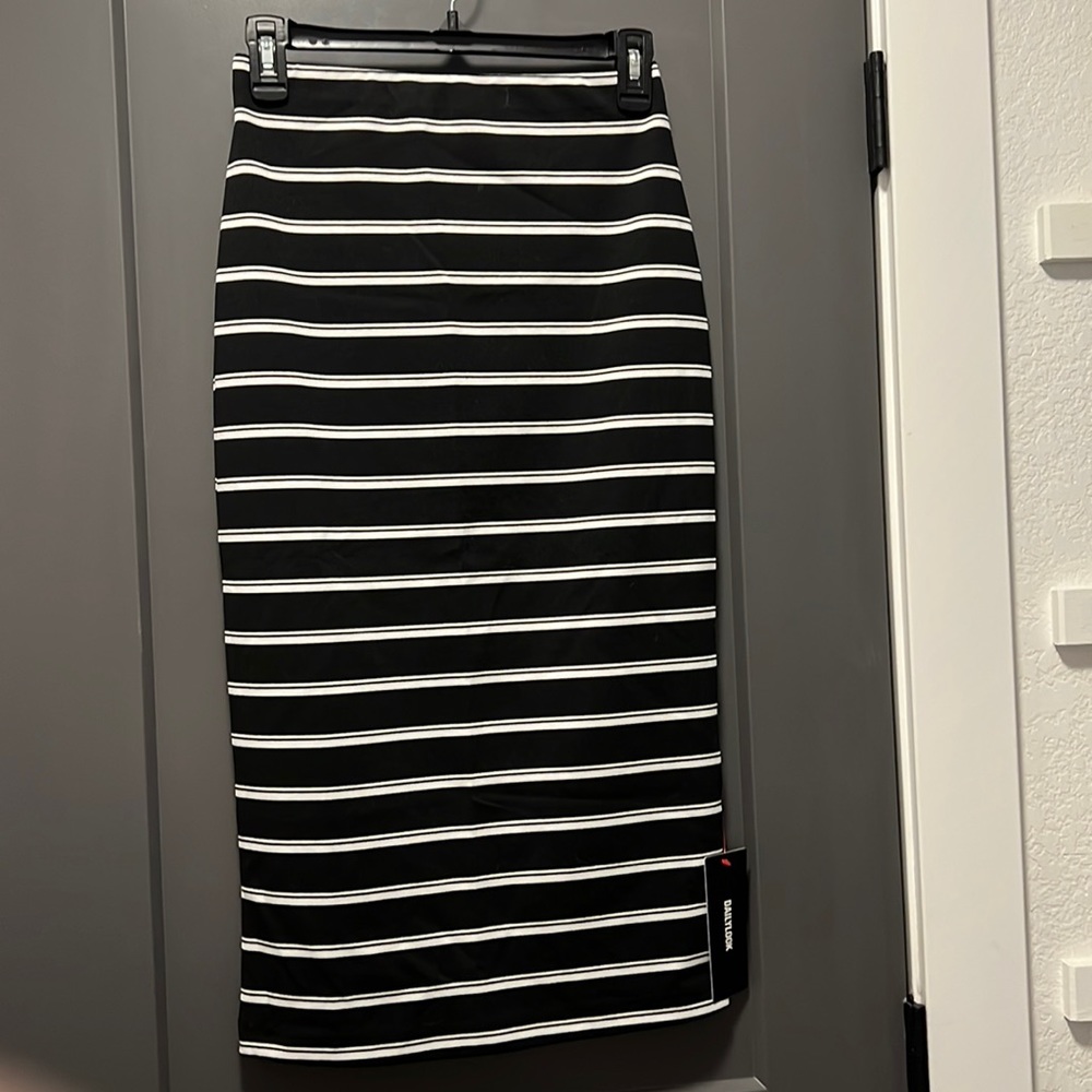NWT Olivia Gray skirt